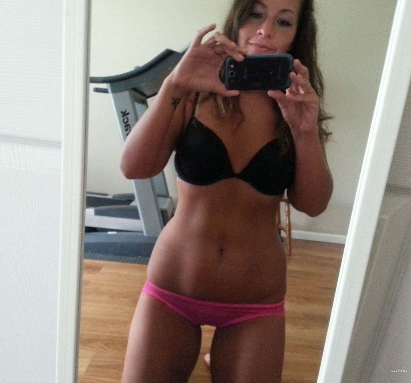 Fitness Girl Exposes Herself Nude - Amateur Porn Photo