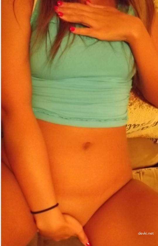 Fitness Girl Exposes Herself Nude - Amateur Porn Photo