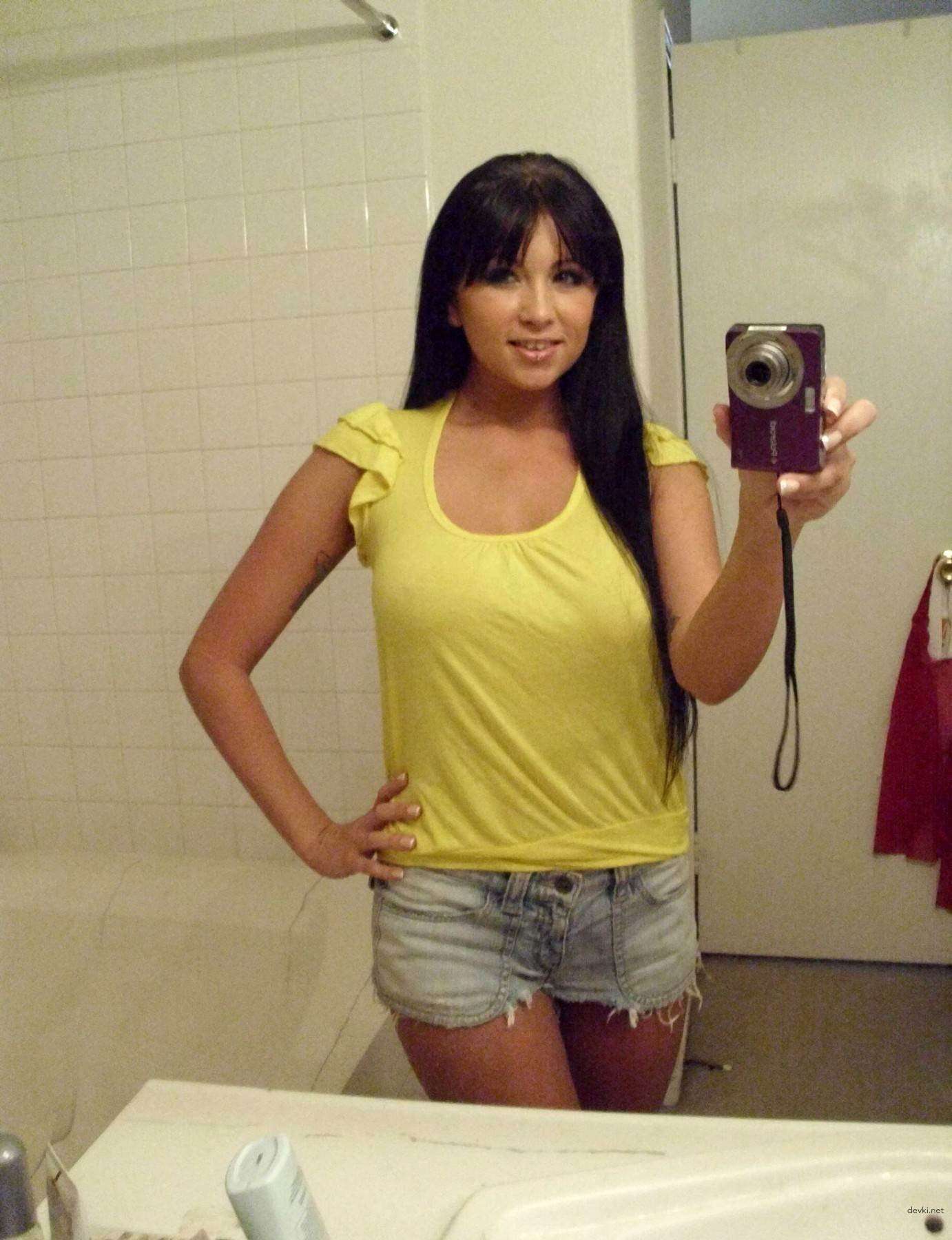 Explicit Busty Girl Erotic Selfies - Amateur Big Boobs Photos