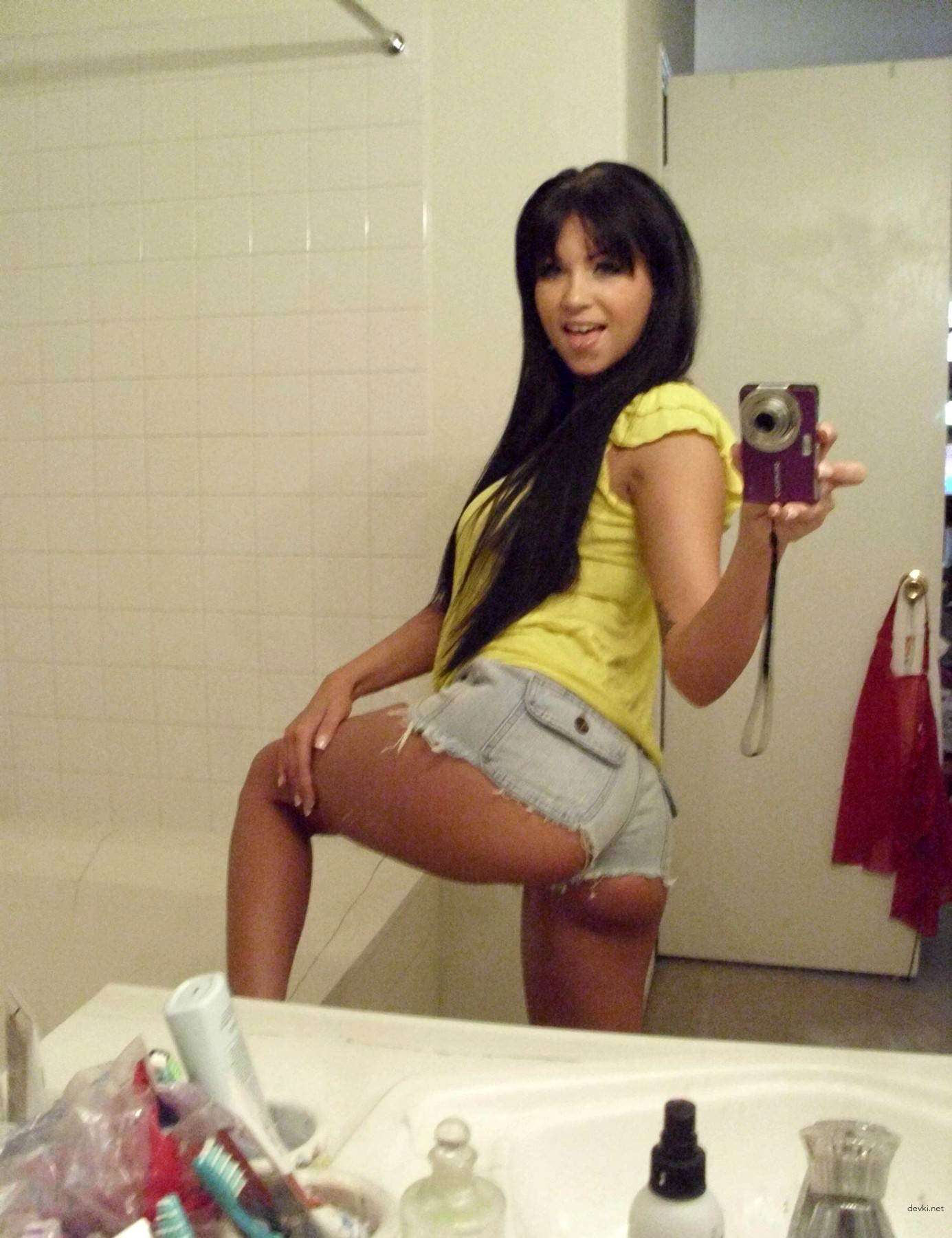 Explicit Busty Girl Erotic Selfies - Amateur Big Boobs Photos
