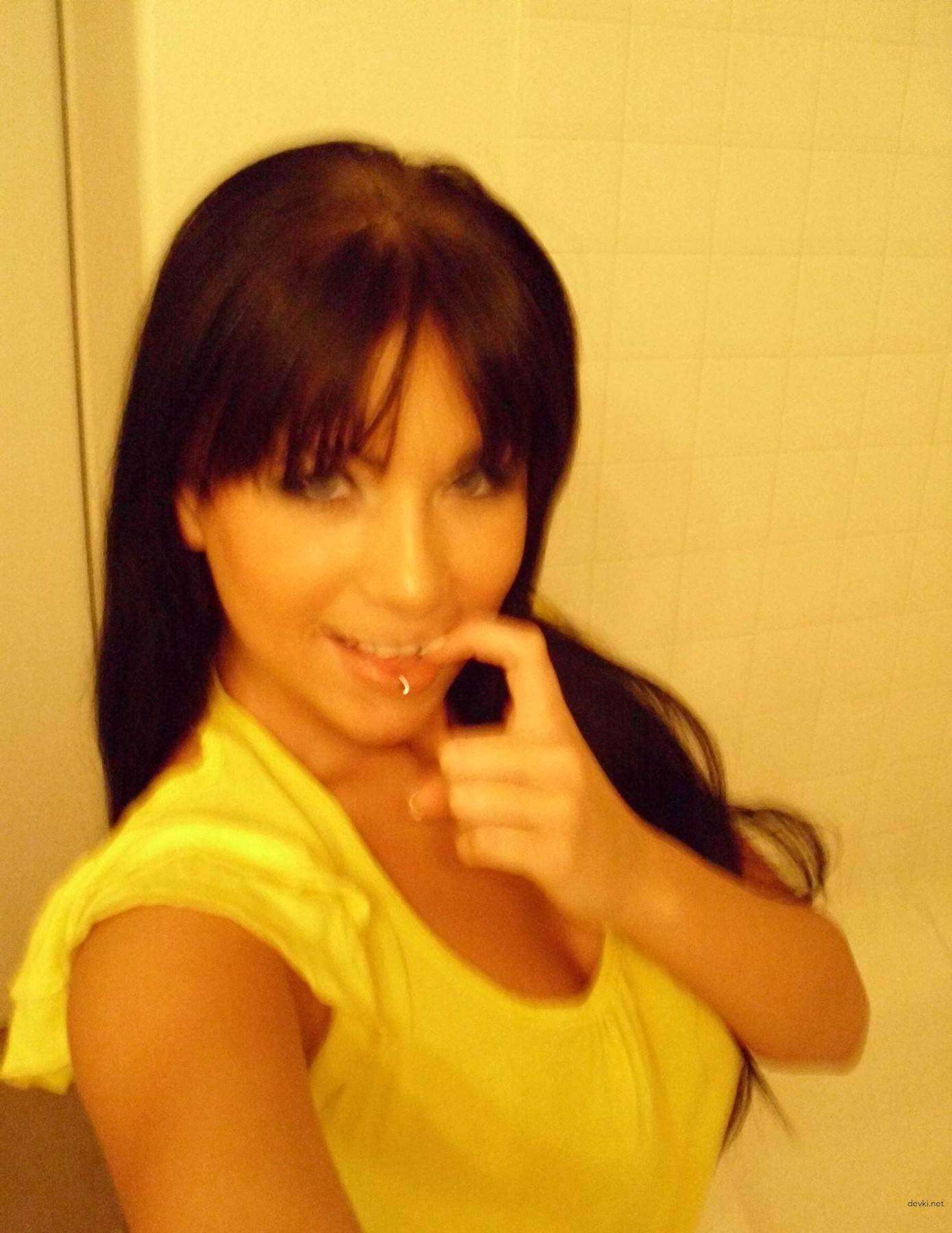 Explicit Busty Girl Erotic Selfies - Amateur Big Boobs Photos