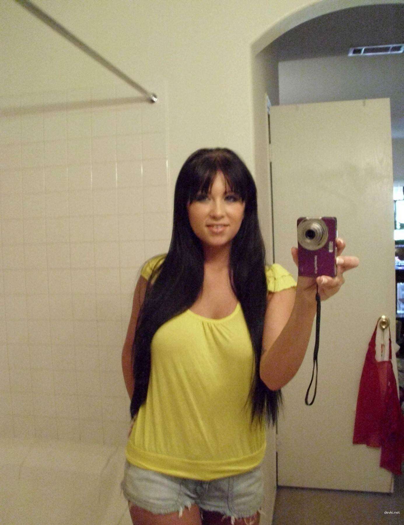 Explicit Busty Girl Erotic Selfies - Amateur Big Boobs Photos