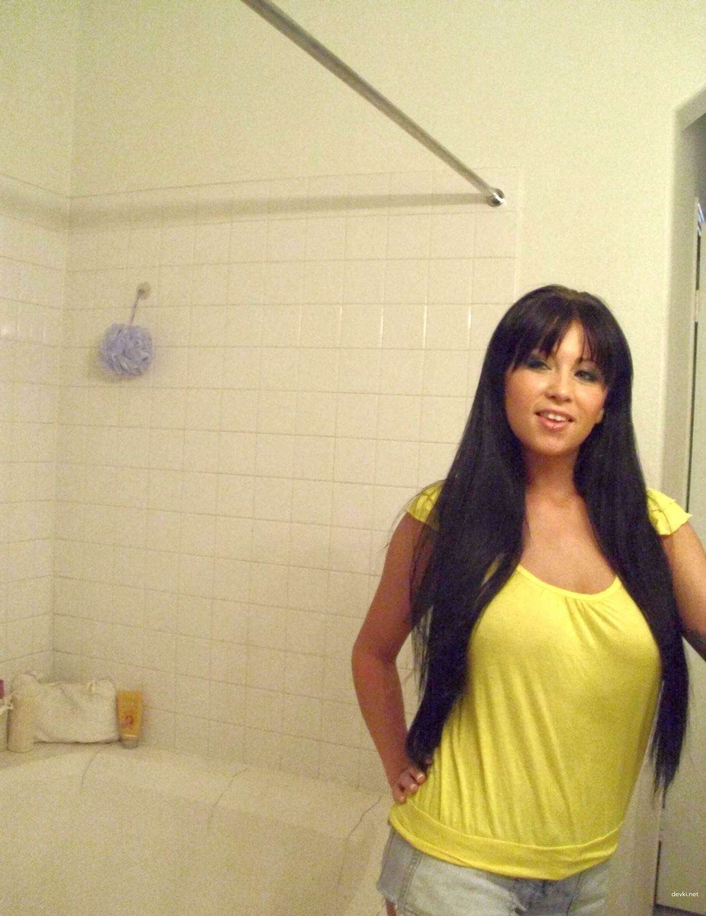 Explicit Busty Girl Erotic Selfies - Amateur Big Boobs Photos