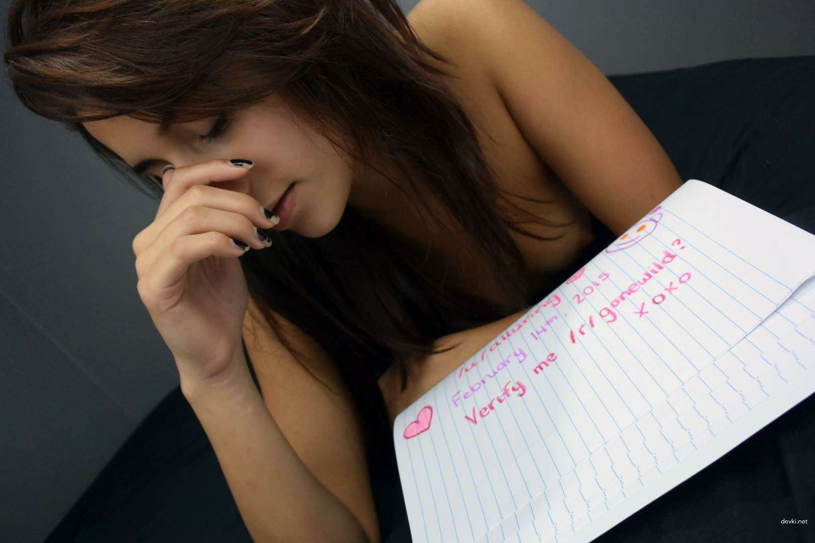 Beautiful Girl in Amateur Porn with Huge Dildo - Explicit XXX Photo Gallery