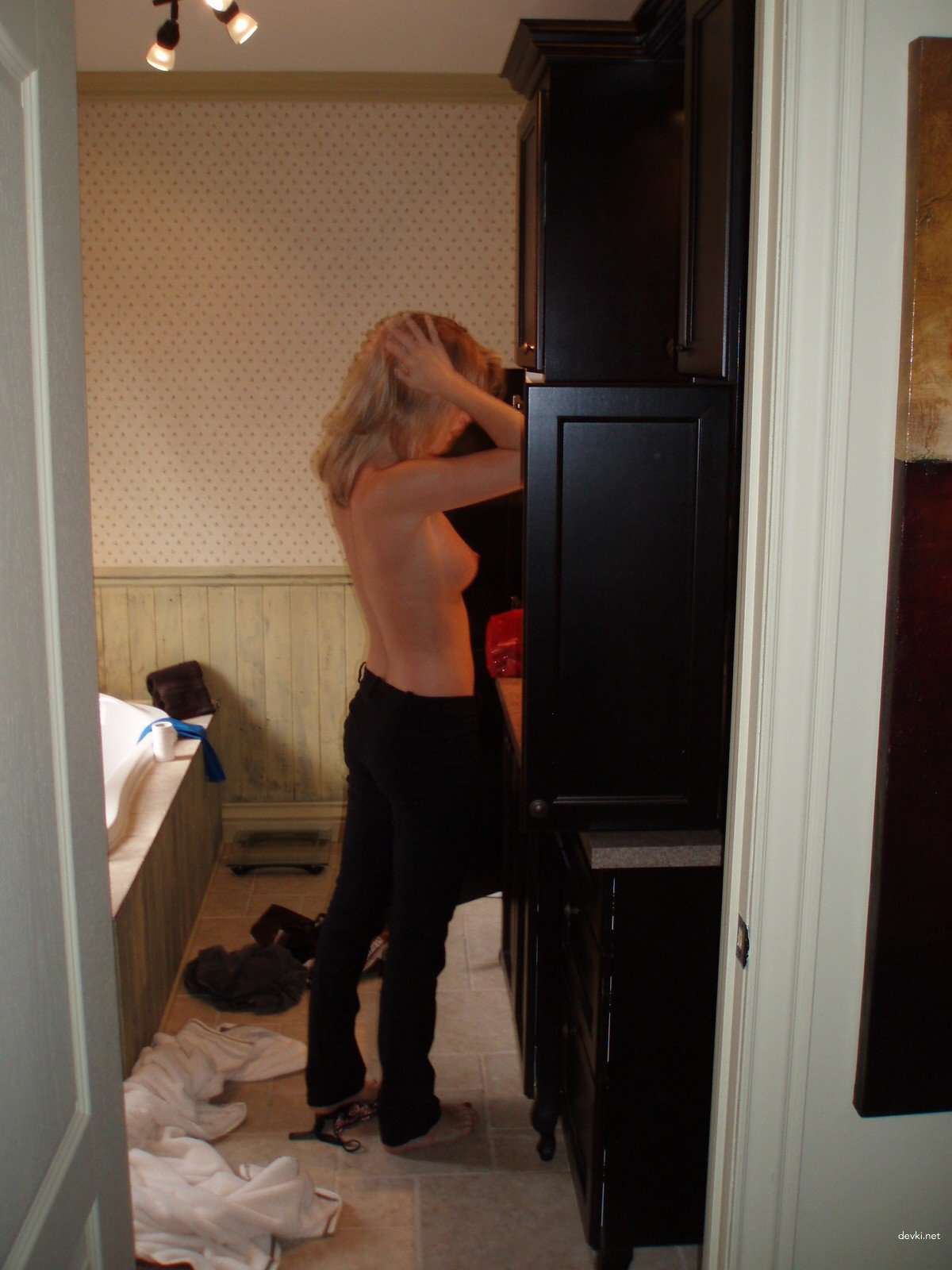 Hotwife Sucking Dick in Private Amateur Porn Photo