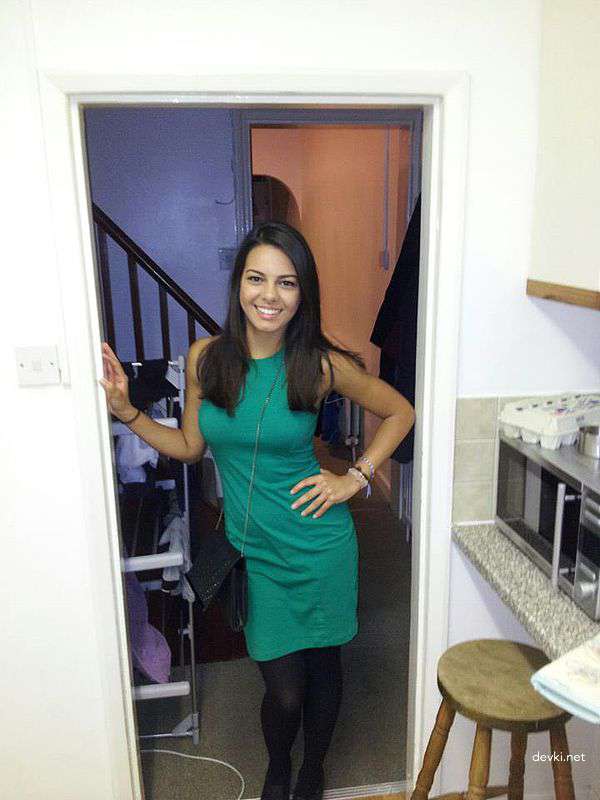 Sizzling Amateur Mulatto Babe Exposed in Explicit Porn Photos