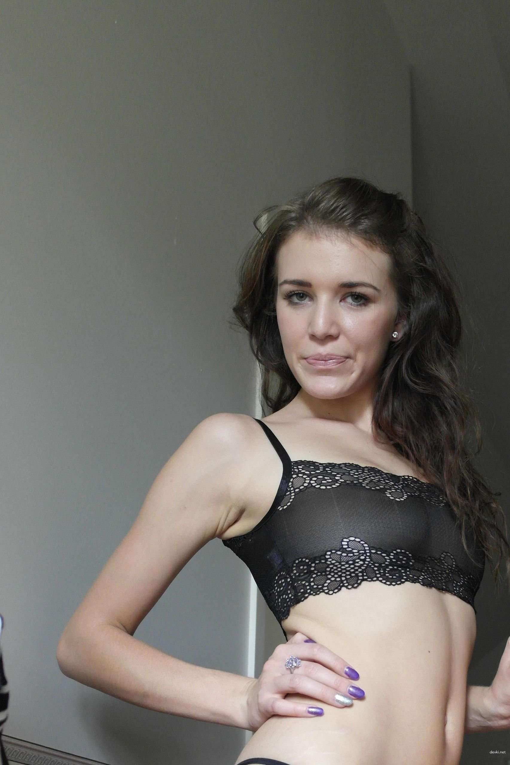 Explicit Amateur Photos of Gorgeous Girl: Personal Pics of a Beautiful Woman