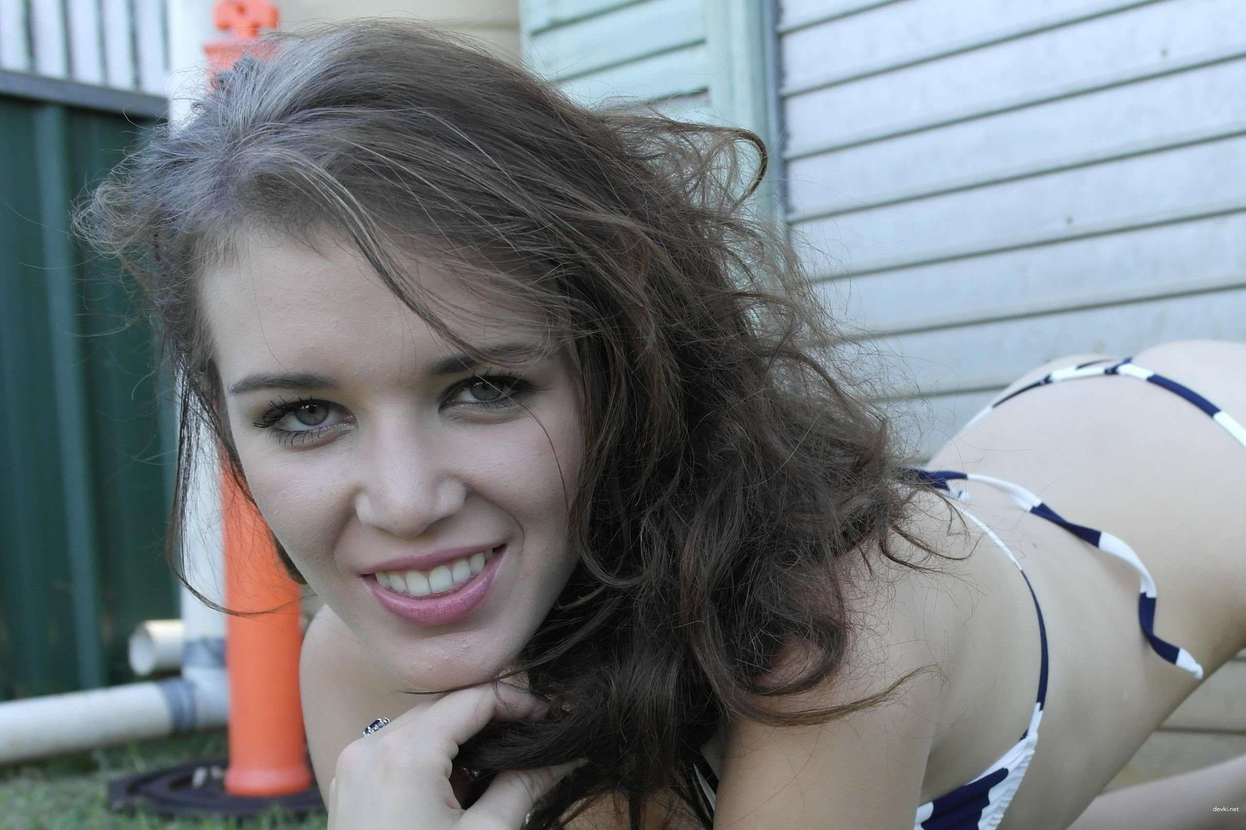 Explicit Amateur Photos of Gorgeous Girl: Personal Pics of a Beautiful Woman