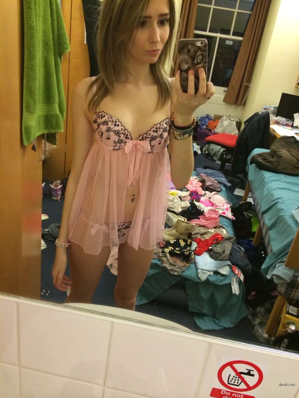 Explicit Amateur Nude Photoshoot of Cute Student - Naked Russian Girl Poses Boldly