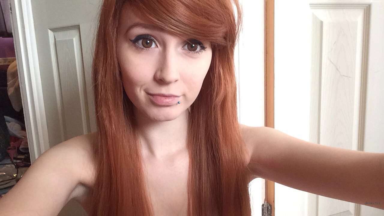 Explicit Amateur Nude Photoshoot of Cute Student - Naked Russian Girl Poses Boldly