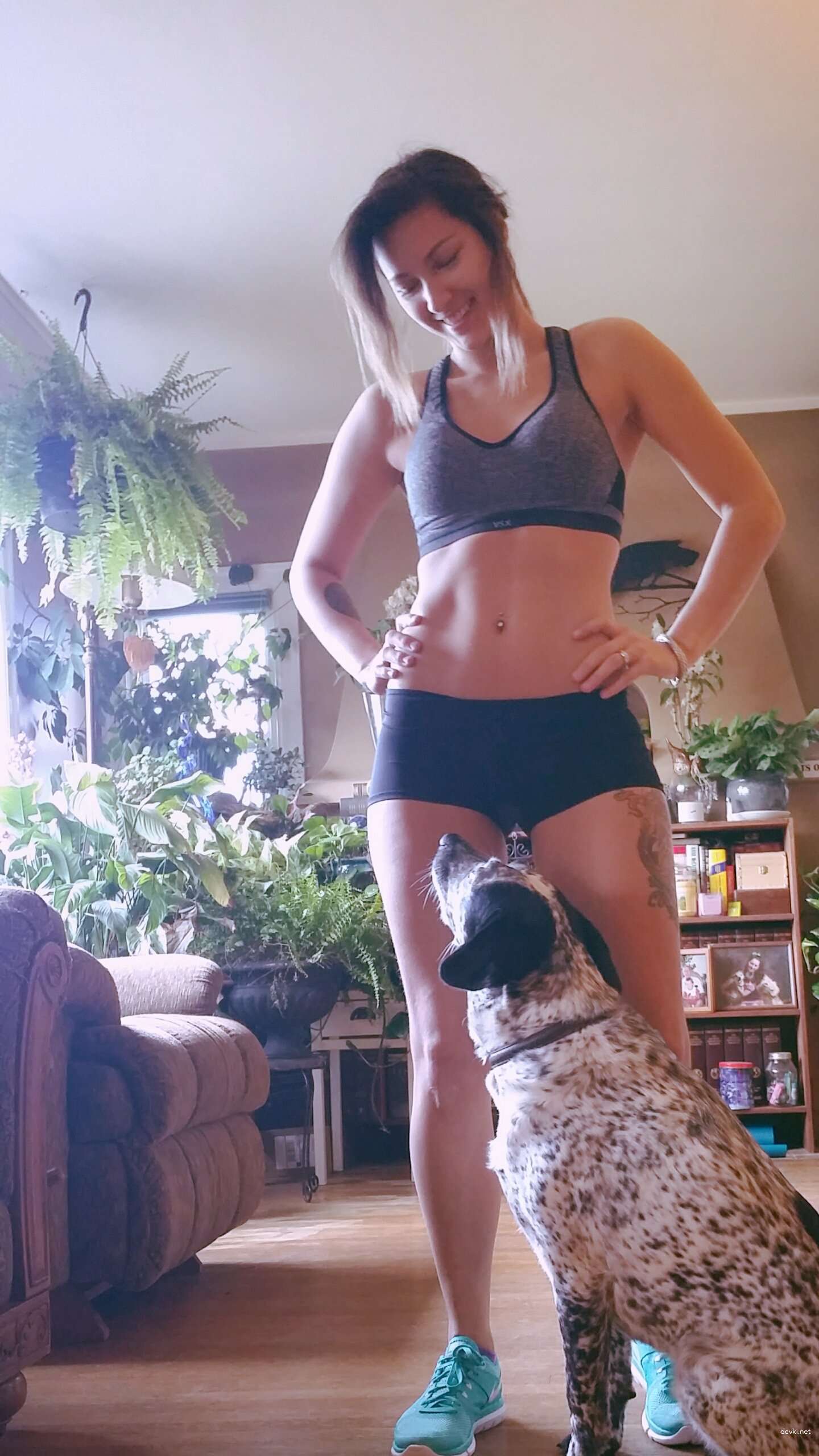 Fit Girl Poses Nude - Athletic Amateur Porn Pics