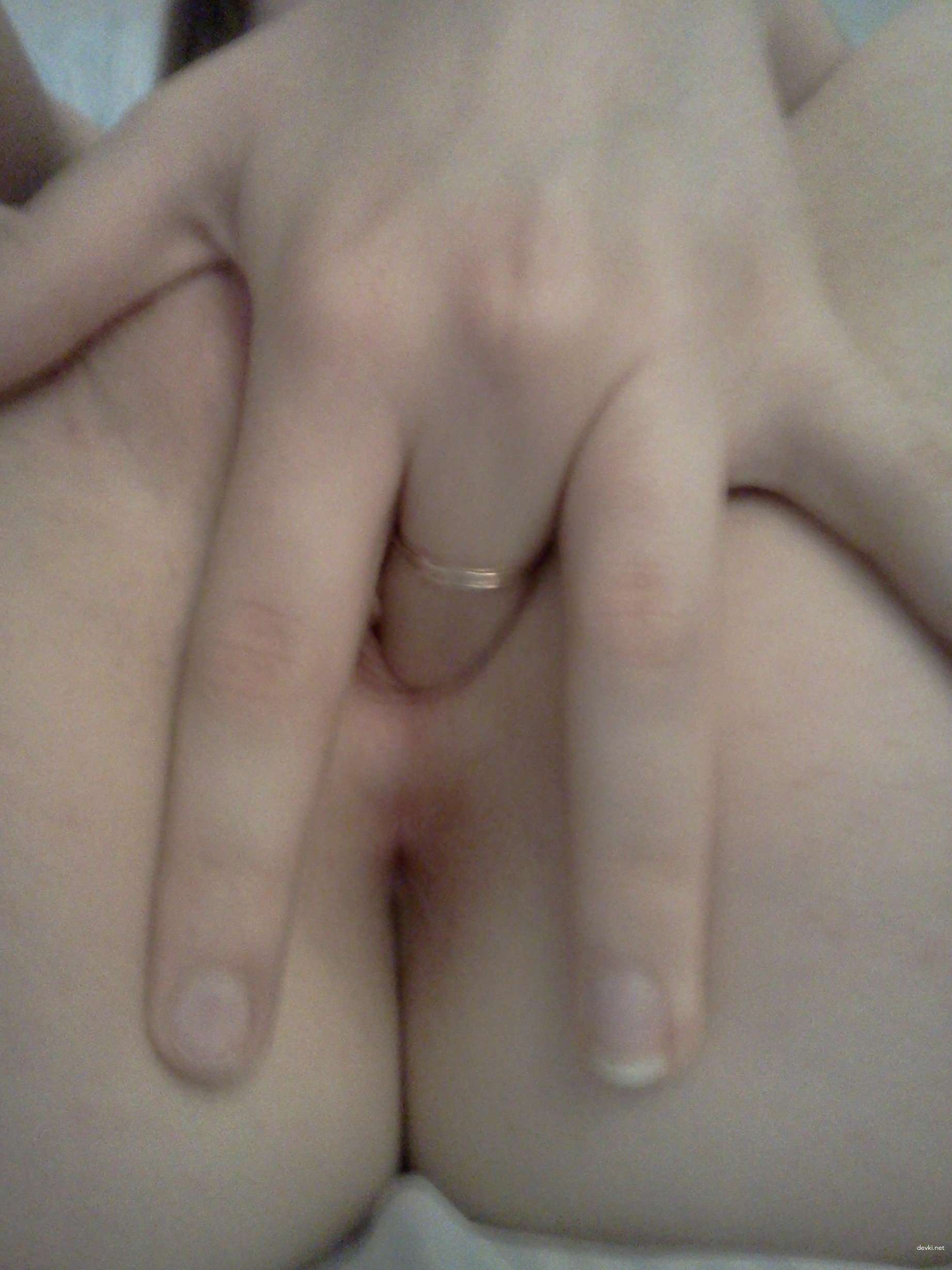 Slender babe gets down and dirty in amateur sex photos