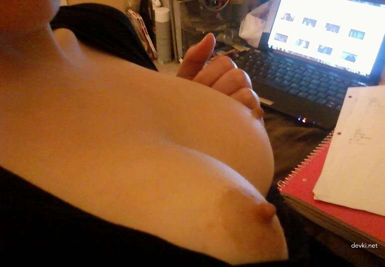 Hot Bikini Babe with Tight Body Strips Naked - Amateur Porn Photo