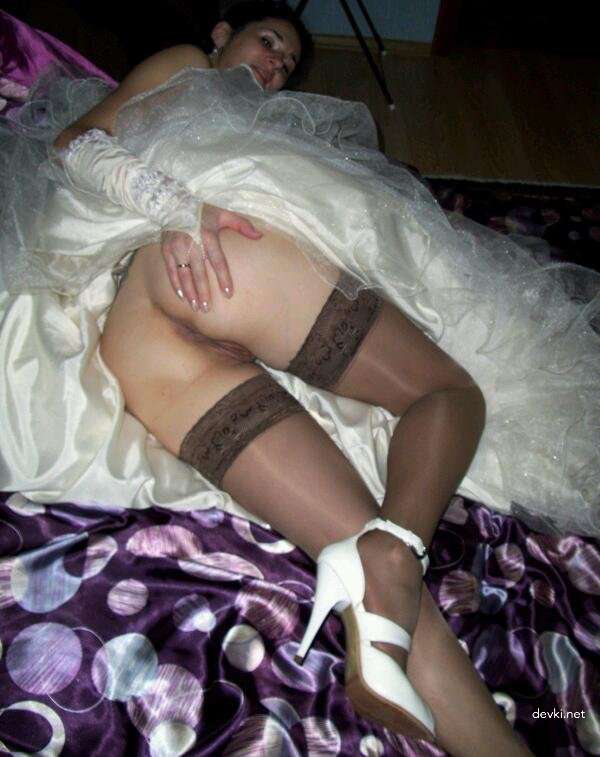 Explicit Naked Bride After Wedding - Amateur Photo