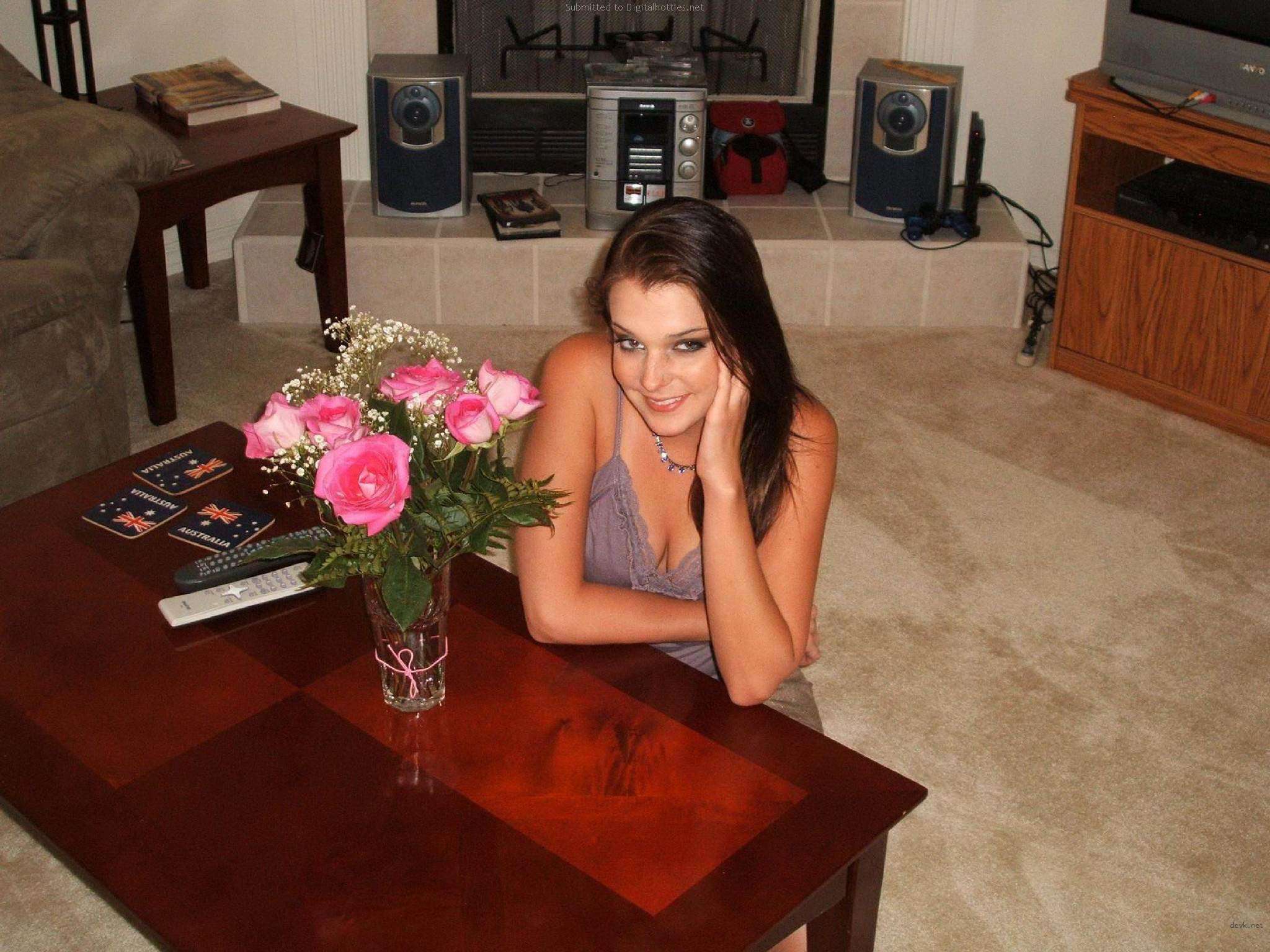 Hot Amateur Porn with Cute Girl: Explicit Homemade Sex Pics