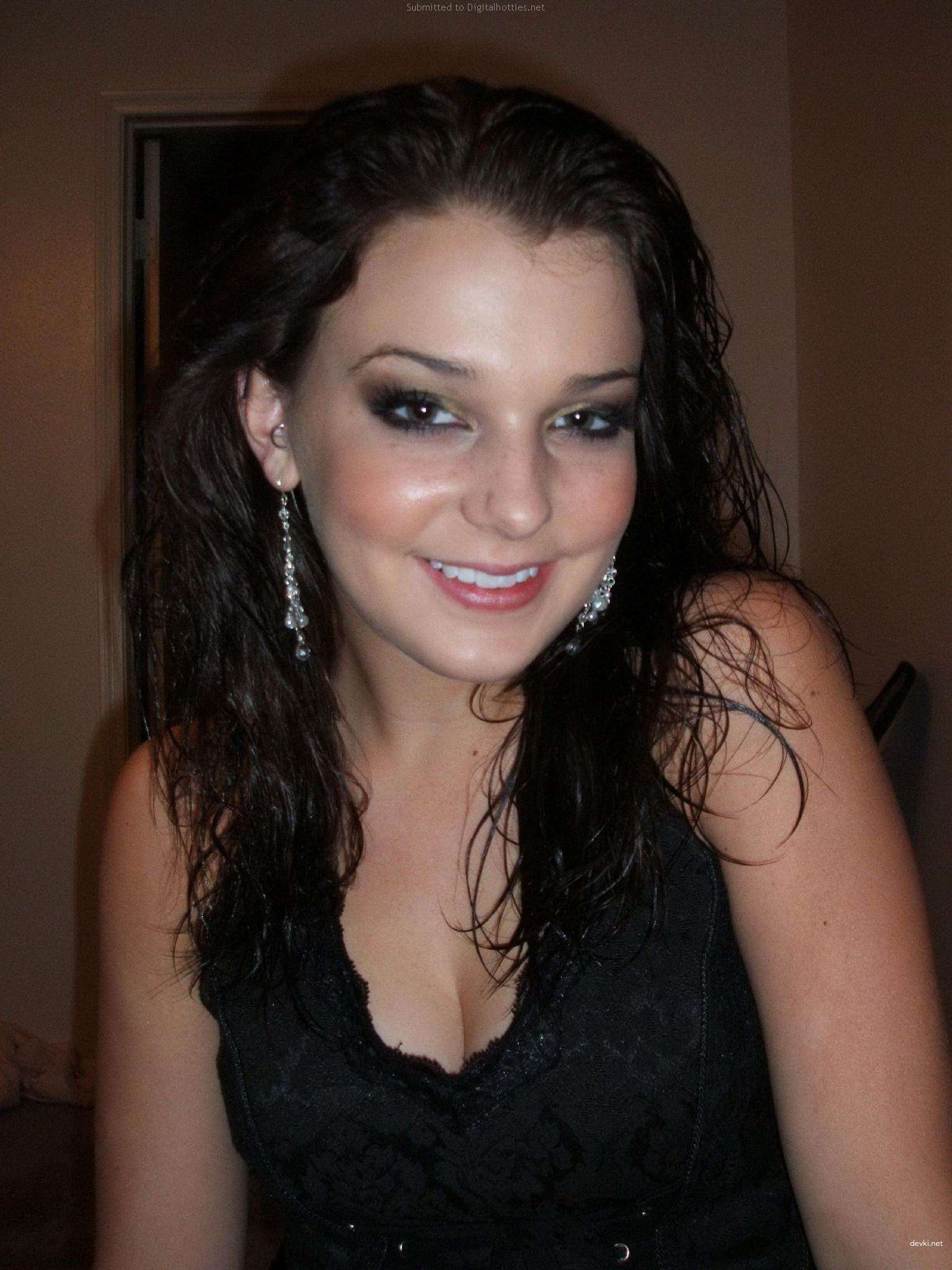 Hot Amateur Porn with Cute Girl: Explicit Homemade Sex Pics