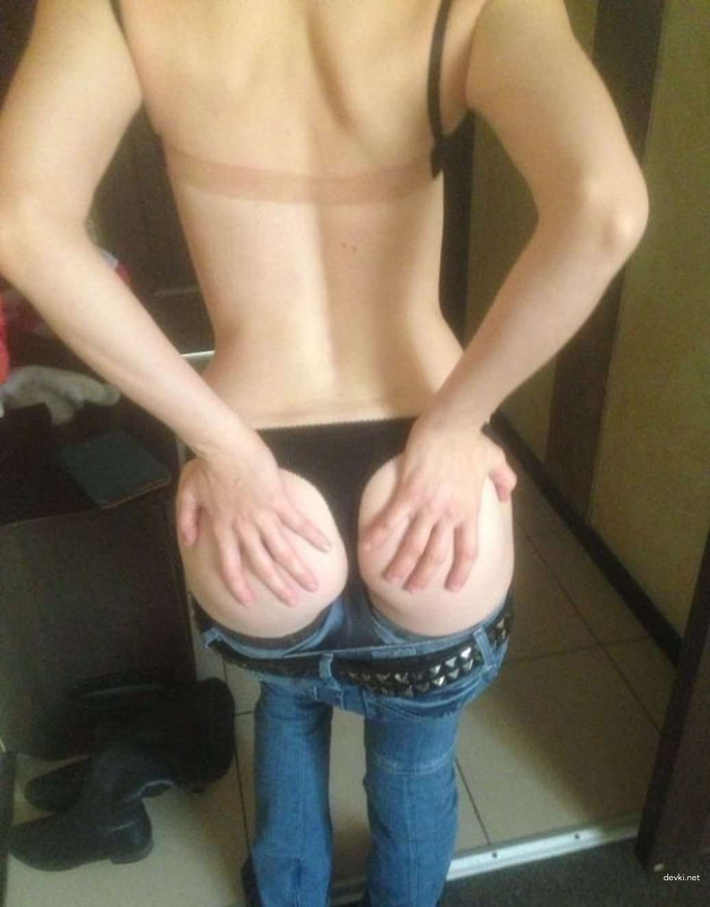 Amateur Girl's Explicit Homemade Porn Photos: Uncensored XXX Content