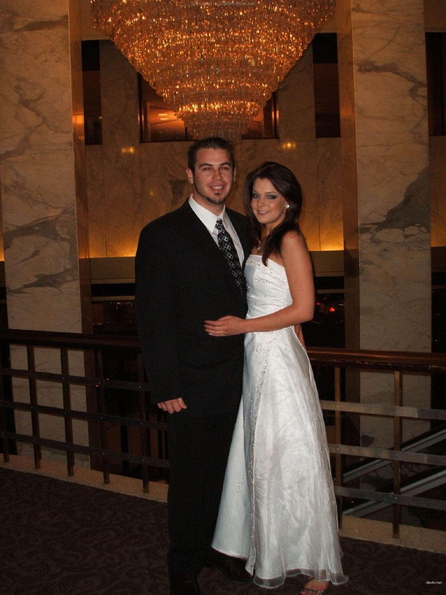 Hot Brunette Amateur Sex Photos: XXX Action with Sexy Babe