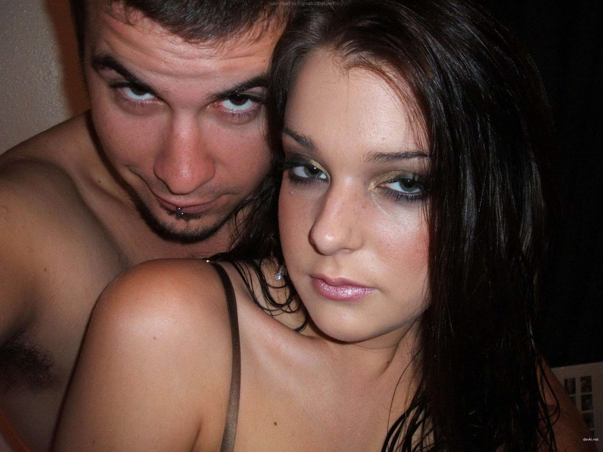 Hot Brunette Amateur Sex Photos: XXX Action with Sexy Babe