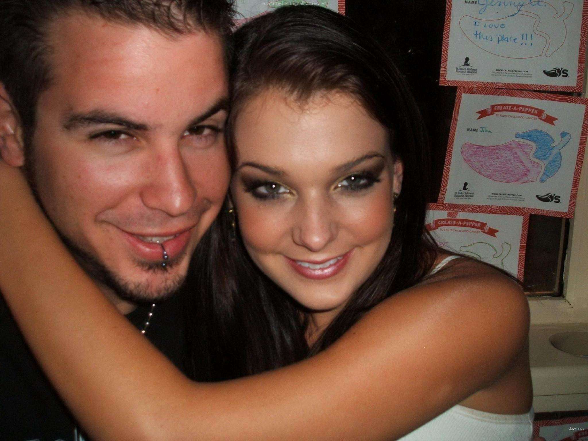 Hot Brunette Amateur Sex Photos: XXX Action with Sexy Babe