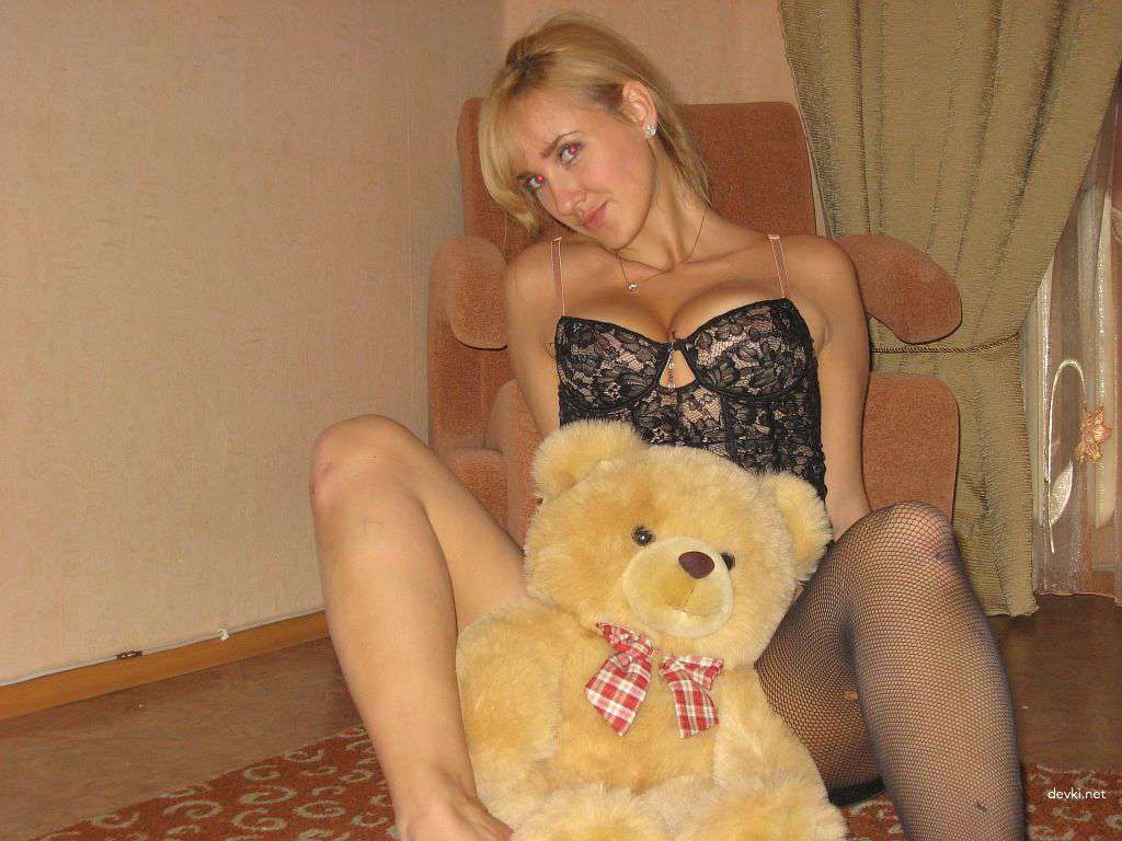 Explicit Personal Photos of Slender Blonde Amateur