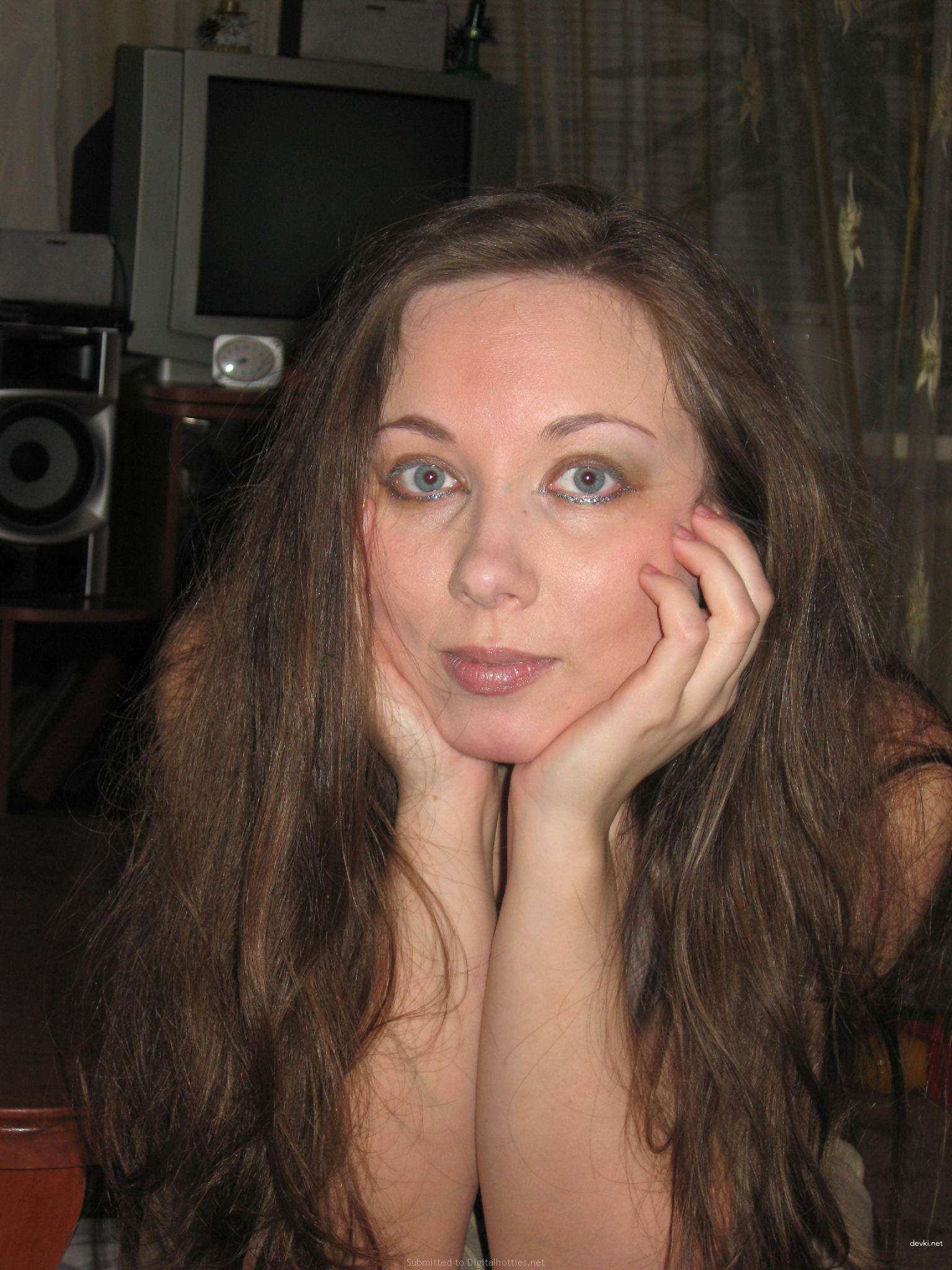 Hot Russian Amateur Teen Girl in Explicit Homemade Porn