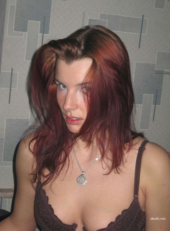 Fiery Redhead Amateur Poses Nude - Explicit Amateur Porn Pics