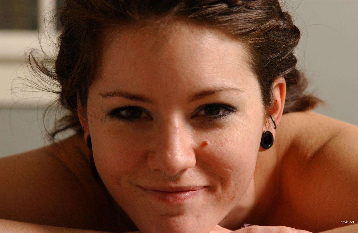 Young Wife Exposes Naked Body During Sex - Amateur Porn Pic