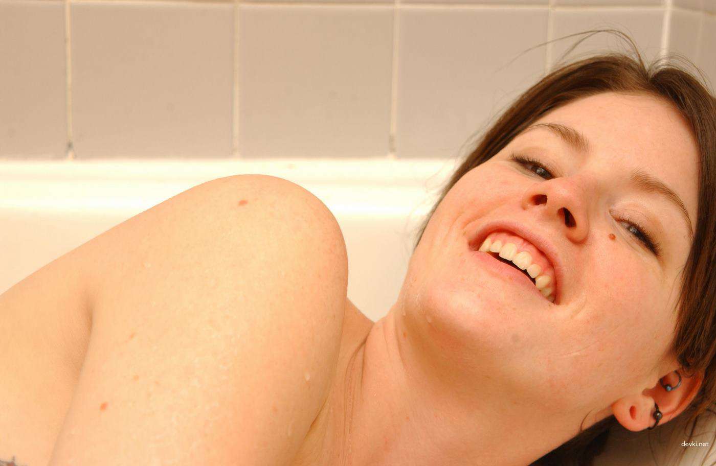 Young Wife Exposes Naked Body During Sex - Amateur Porn Pic