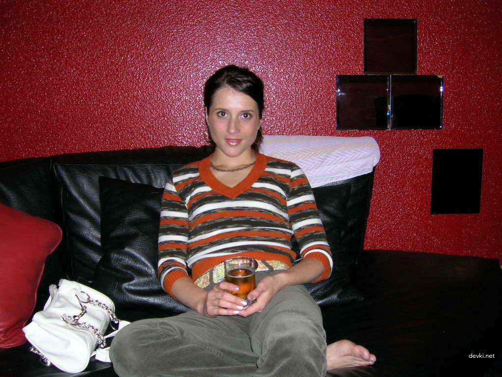 Tiny Tits Woman Deepthroats Cock in Amateur Porn Pic