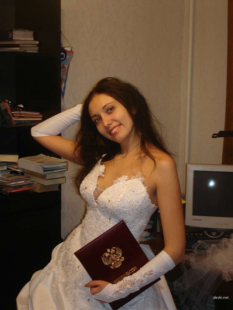 Amateur Bride and Bridesmaid Explicit Photoshoot: Hot Lesbian Action!