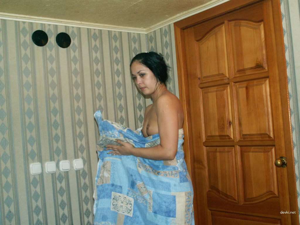 Amateur Bride and Bridesmaid Explicit Photoshoot: Hot Lesbian Action!