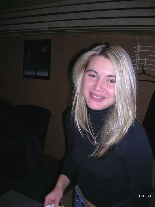 Drunk Girl Strips Naked - Explicit Amateur Photo