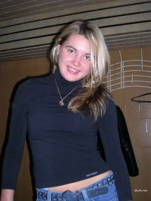Drunk Girl Strips Naked - Explicit Amateur Photo