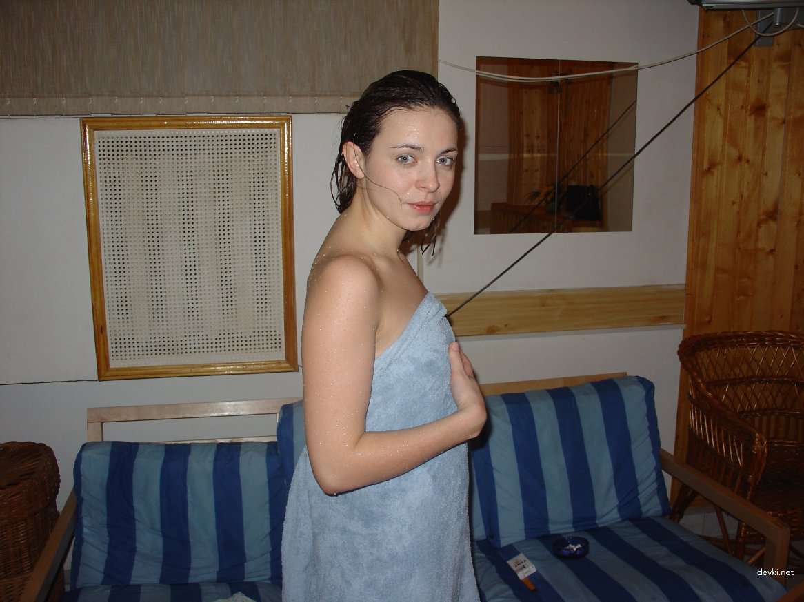 Explicit Nude Photos of Amateur Girlfriend in Sauna