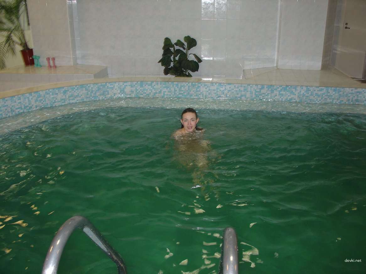 Explicit Nude Photos of Amateur Girlfriend in Sauna