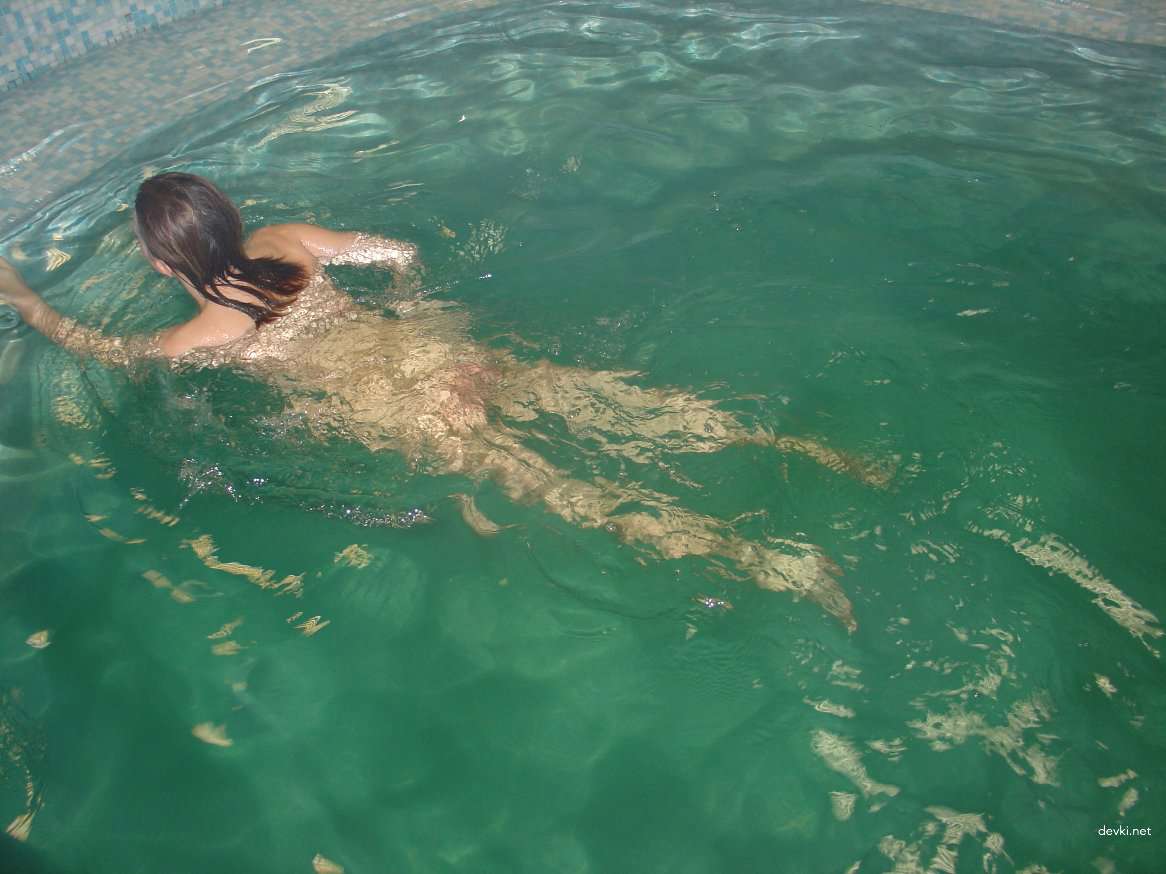 Explicit Nude Photos of Amateur Girlfriend in Sauna