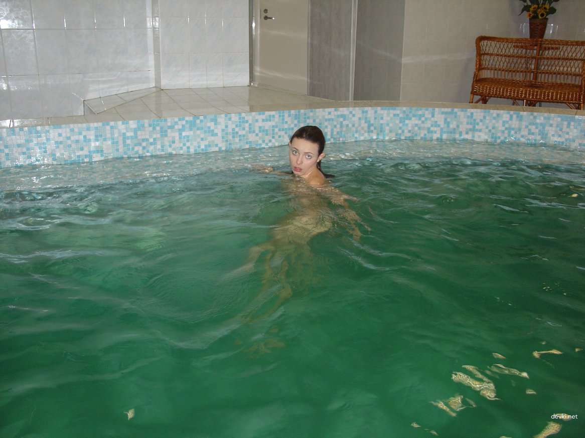 Explicit Nude Photos of Amateur Girlfriend in Sauna