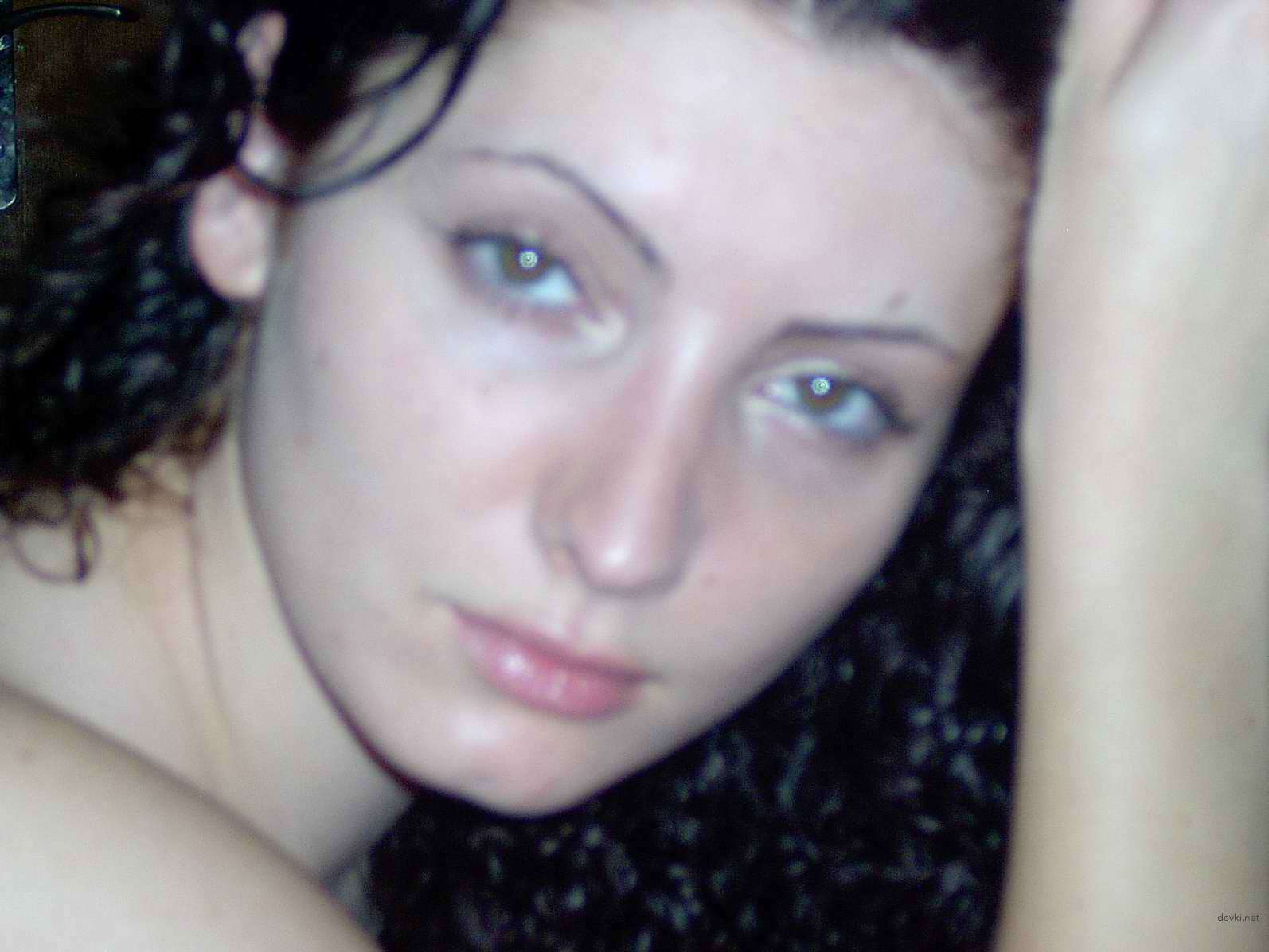 Explicit Nude Photoshoot with Amateur Girl - Uncensored XXX Images