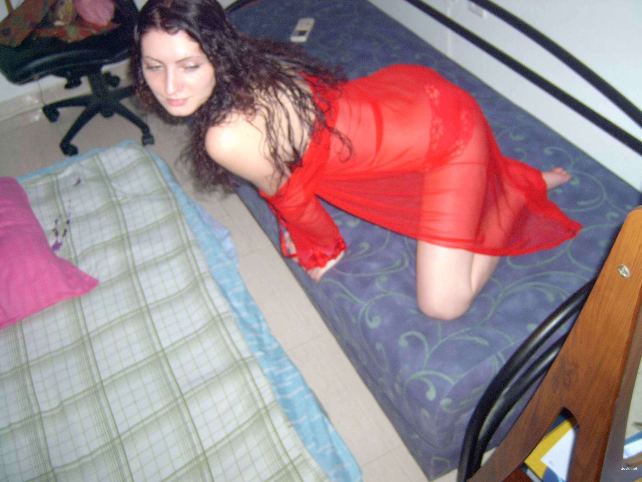 Explicit Nude Photoshoot with Amateur Girl - Uncensored XXX Images
