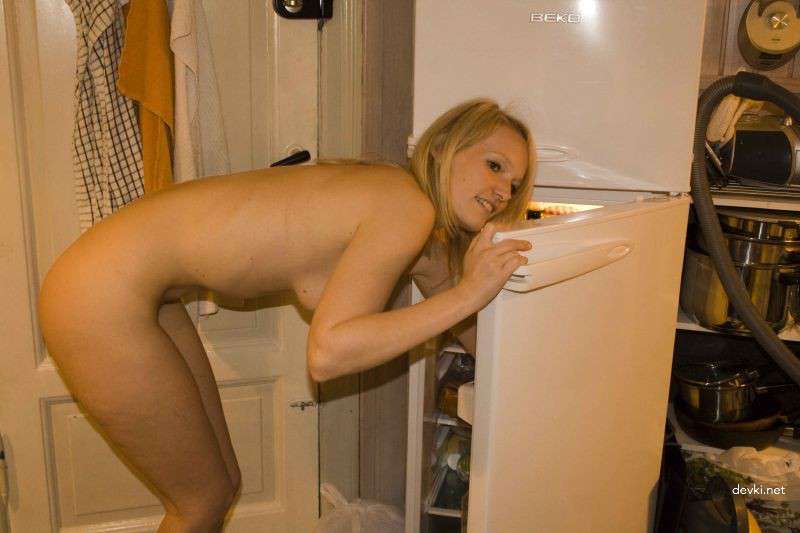 Blonde Amateur Photo Report 2009: Explicit and Uncensored!
