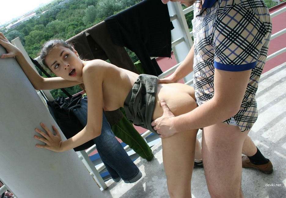 Amateur Girl Sex on Balcony: Explicit Outdoor Fuck Session