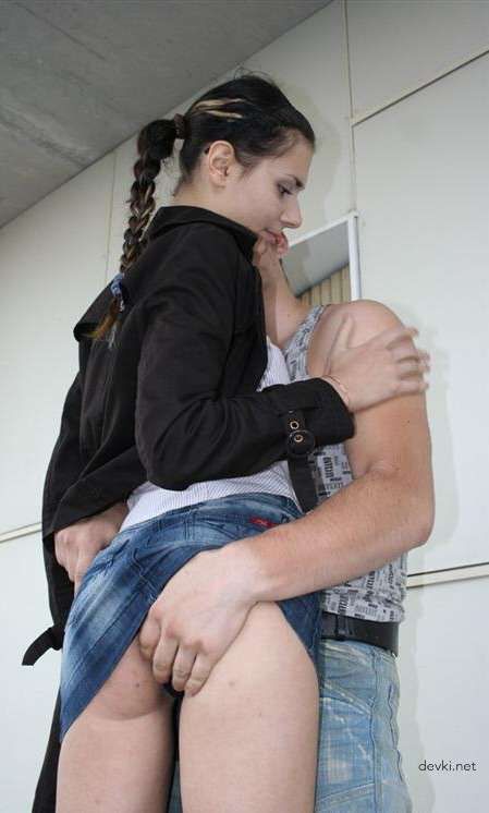 Amateur Girl Sex on Balcony: Explicit Outdoor Fuck Session