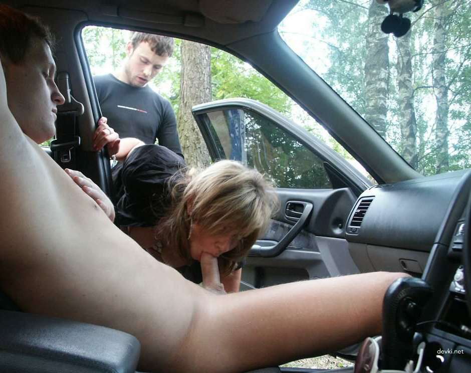 Double Penetration Amateur Porn: Slut Takes Two Cocks in Holes