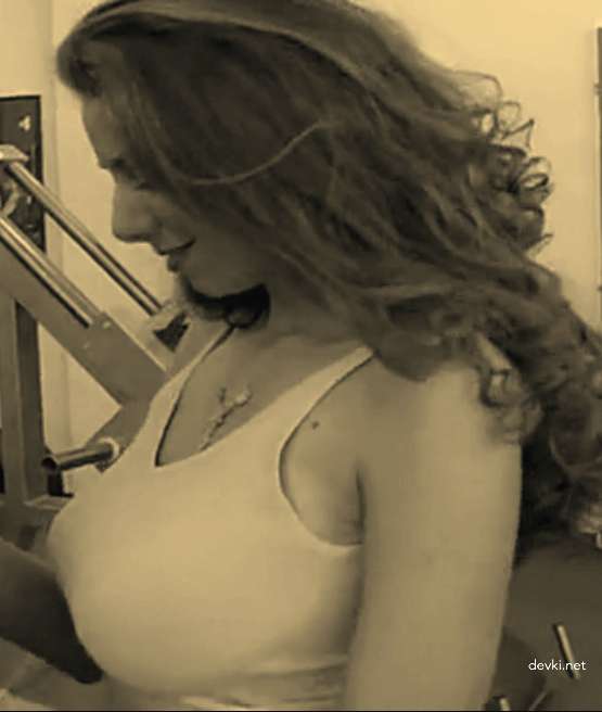 Big-titted beauty fucks her trainer in amateur porn photo shoot