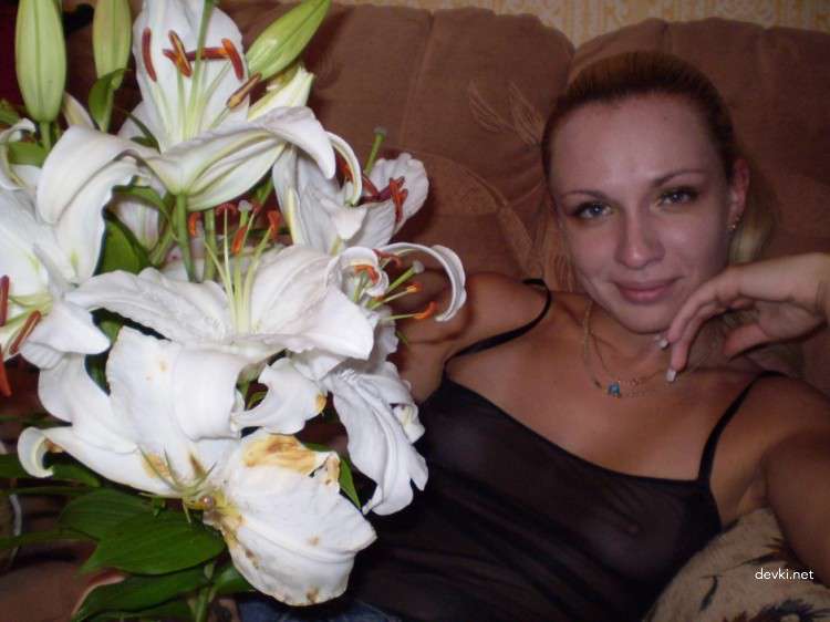 Experienced Blonde MILF Masturbates with Vibrator - Amateur Porn Photo