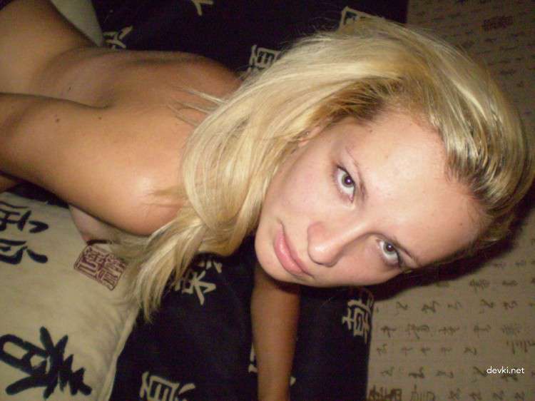 Experienced Blonde MILF Masturbates with Vibrator - Amateur Porn Photo