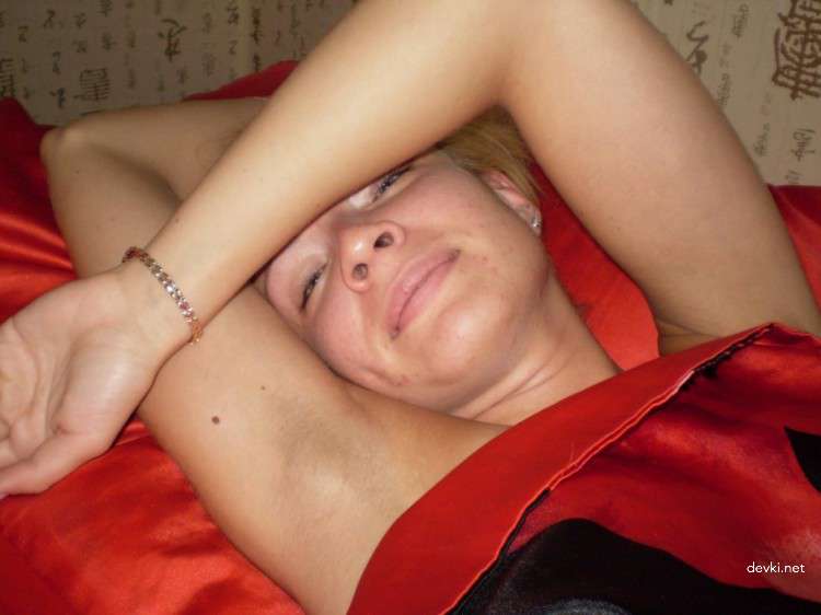 Experienced Blonde MILF Masturbates with Vibrator - Amateur Porn Photo