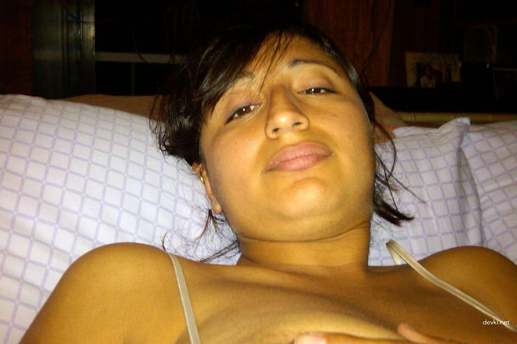 Slim Mexican Amateur Porn: Hot XXX Photos of a Latina Babe in Action!