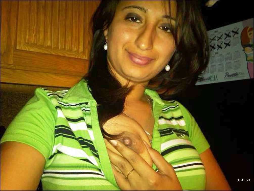 Slim Mexican Amateur Porn: Hot XXX Photos of a Latina Babe in Action!